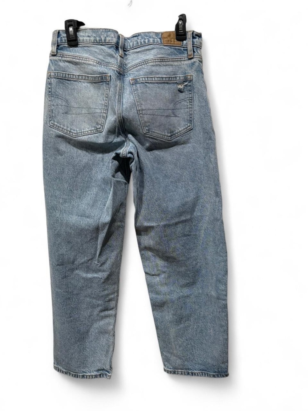 American Eagle Barrel Leg Denim Jeans in Light Wash. - Picture 2 of 5